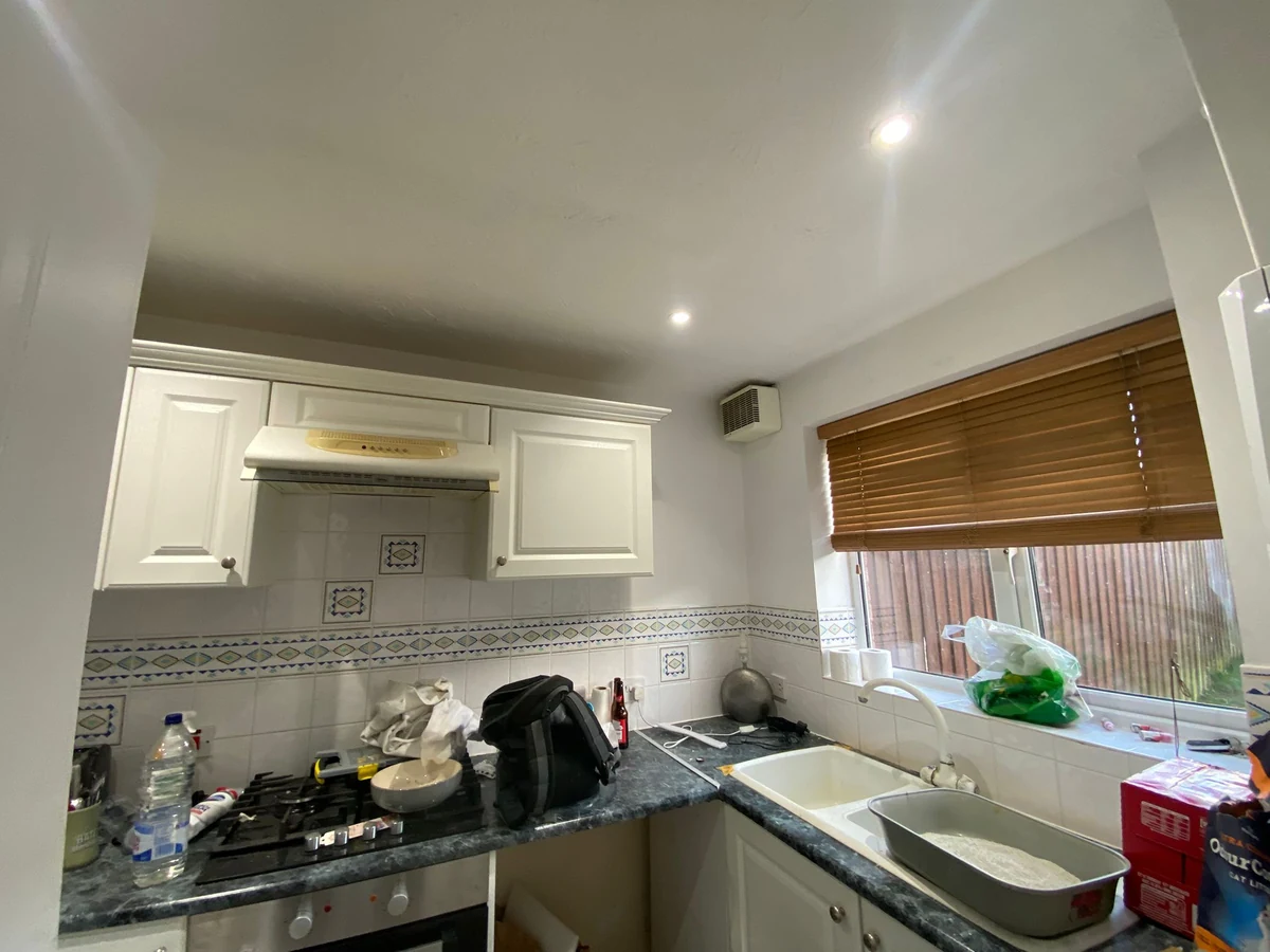 348-cluttered-kitchen-before-refurbishment-swansea-daffodil-property-refurbishment Cluttered Swansea kitchen photographed before any refurbishment work started